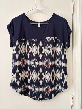 Xhilaration Navy Ikat-Pattern Short Sleeve Tee with Red Accents